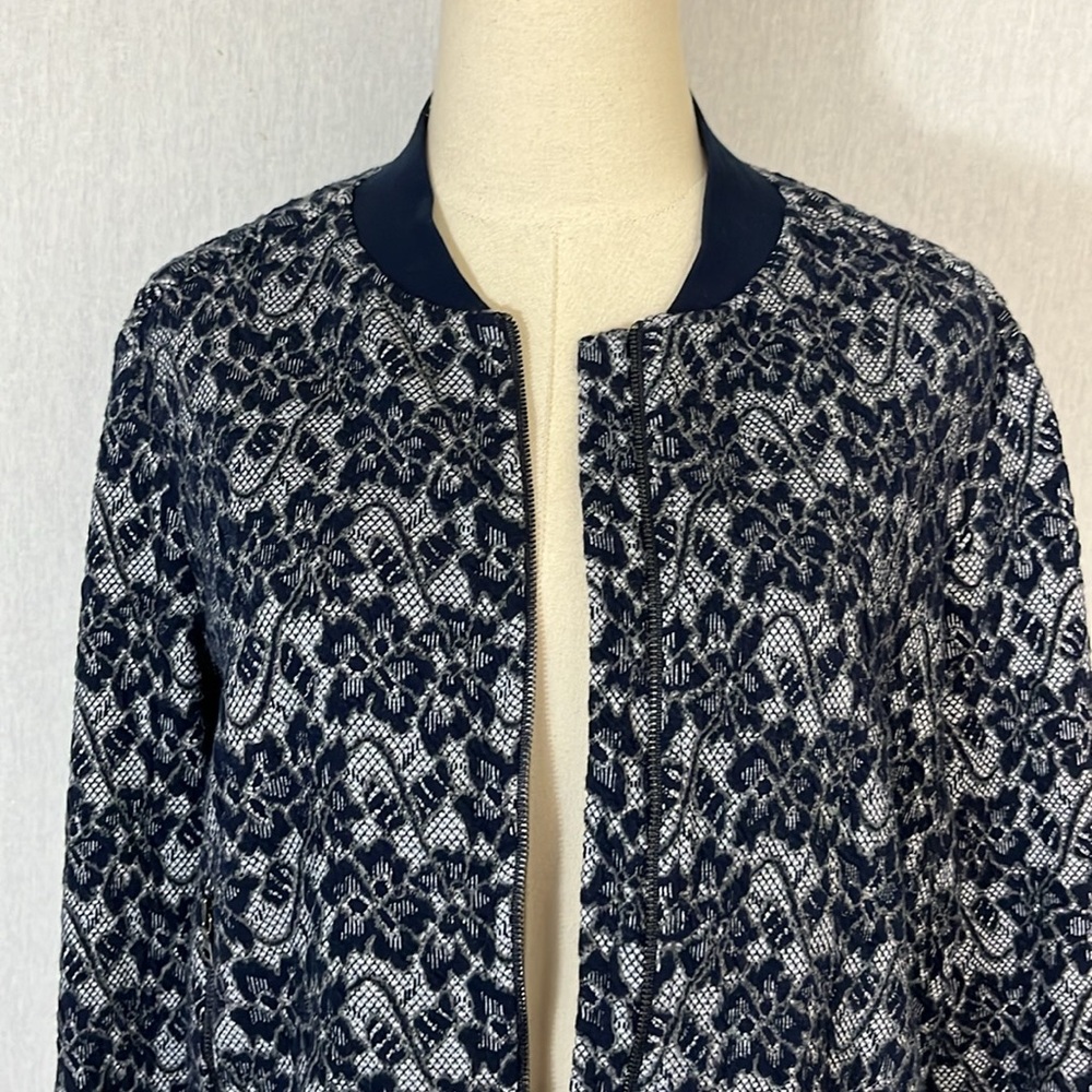BCBG Max Azria Kenneth floral lace blue white floral crop bomber jacket - Picture 3 of 7